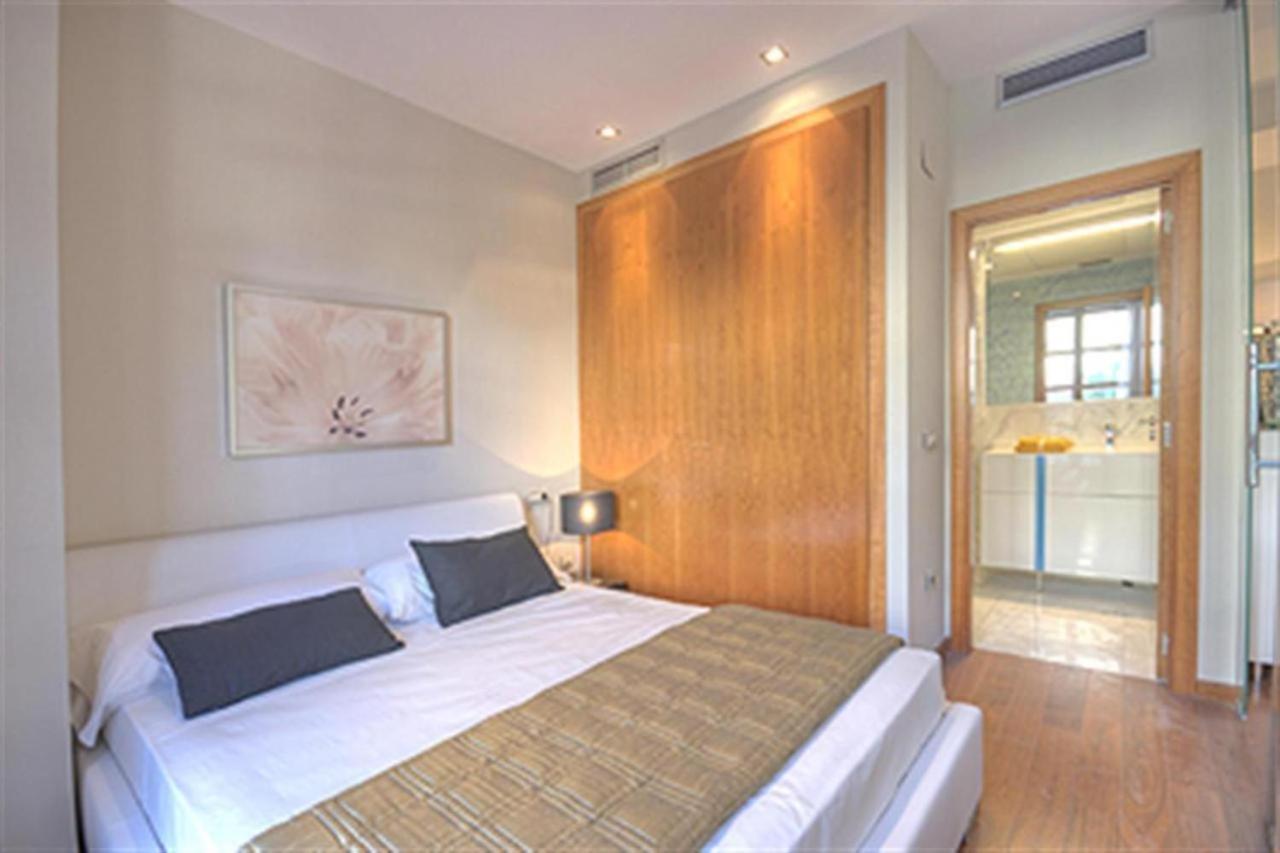 Moderno Apartamento En La Plaza Del Tossal Valencia Bagian luar foto